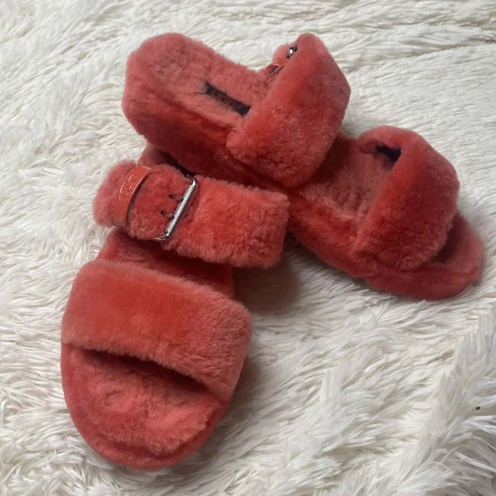Ugg Platform Coral Colored Fuzzy Slip-On Buckle Sandals Size 8